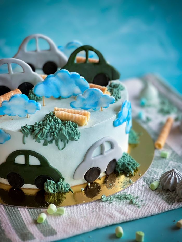 Colorful car-themed cake with fondant decorations, perfect for a child's birthday celebration.